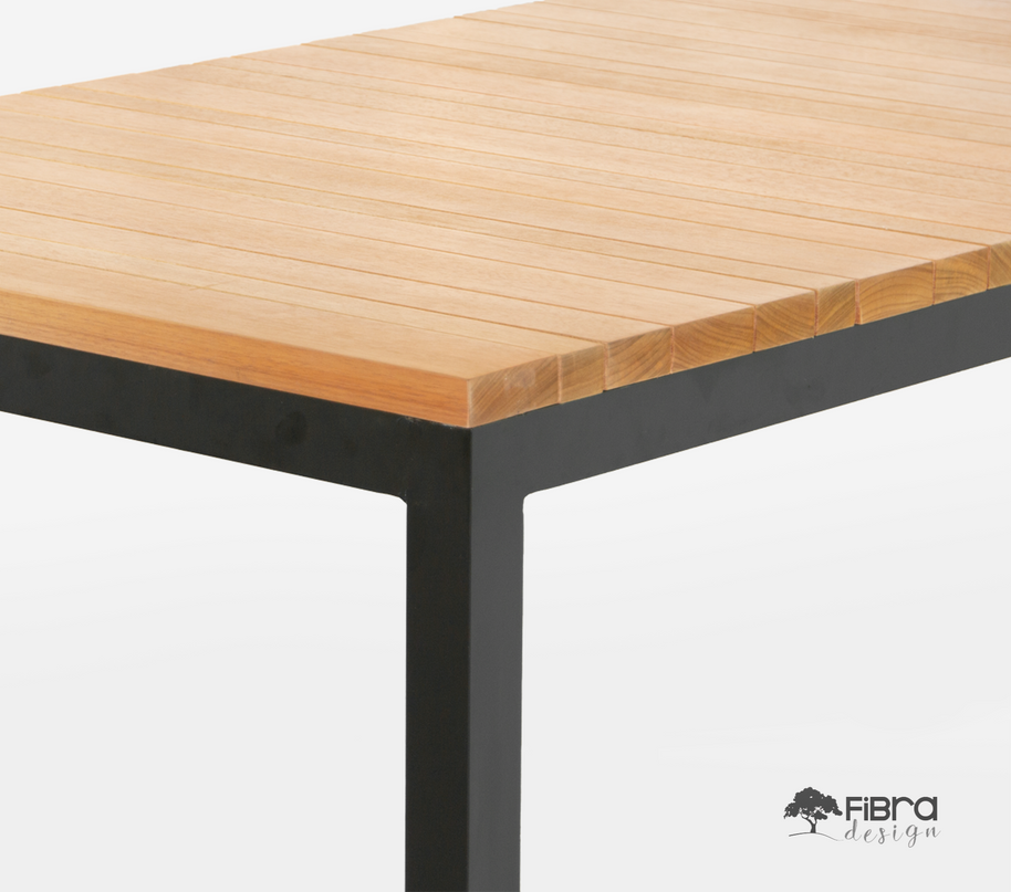 Mesa de Jantar em Madeira Cumaru e Base em Alumínio